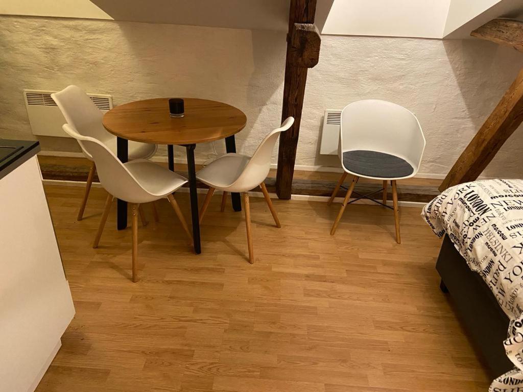 Apartment Attic Floor In City! 918